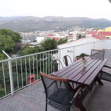 아파트 Tara - Big With Terrace And Sea View