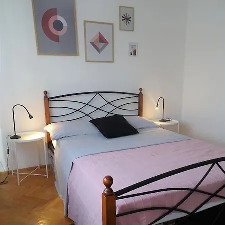 Tara - Big With Terrace And Sea View Apartment Split