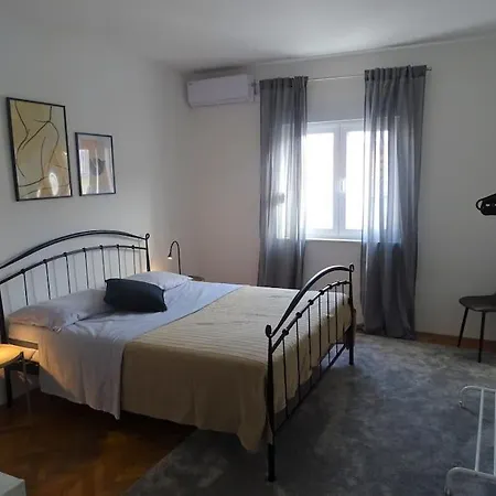 Tara - Big With Terrace And Sea View Apartmán Split